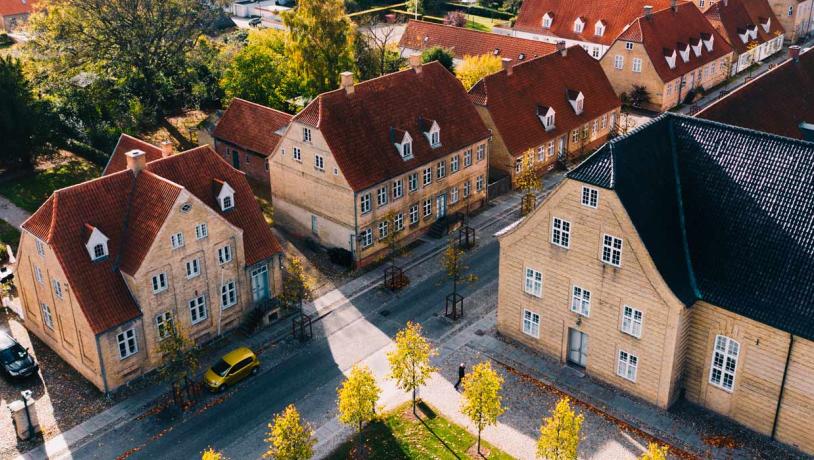 Herbstliches Christiansfeld von oben